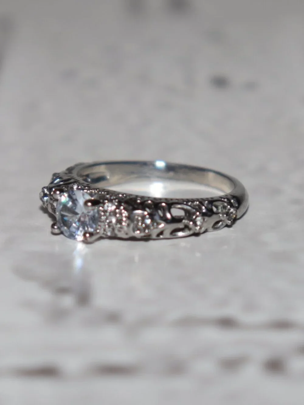 ✨ Silver Round‑Cut CZ Ring · Size 9 Clear center stone · Side accents · Classic